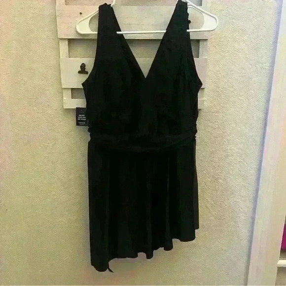 NWT!! TORRID Black asymmetrical skirted one piece bathing suit swimdress, 1X. - Picture 10 of 10